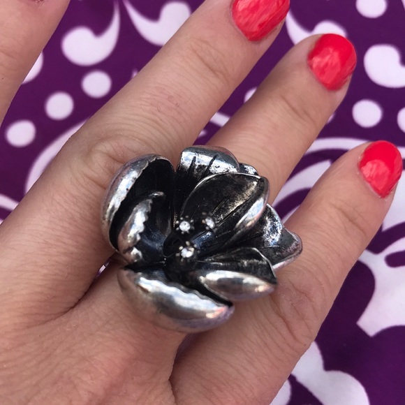 NWOT 🌺 Fossil Brand Flower Ring Size 8 - Picture 3 of 5